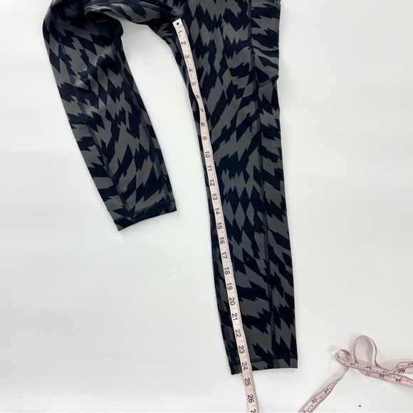 NWT Lululemon Invigorate High-Rise Tight 25"
Voltage Graphite Grey Black‎ size 4 - Picture 5 of 12